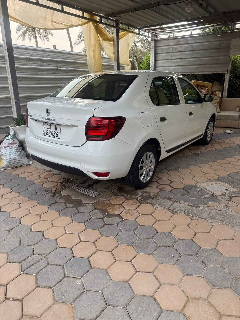 السلام عليكم 
رينو سمبل موديل ٢١ رقم بغداد بسمي ماشية ٢٨ 
سياره جديده بمعنى الكلمة بل عافيه على ياخذه 
مكاني بغداد حي اور 

للاستفسار ازيد 
***********
