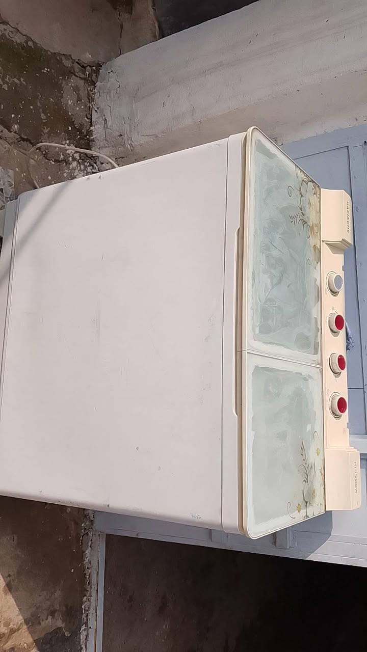 للبيع غساله يتاشي 13 كيلو تأخذها بشرط السعر 80 العنوان حي الانتصار التواصل *********** بي واتساب *********** يوجد توصيل حسب المكان
