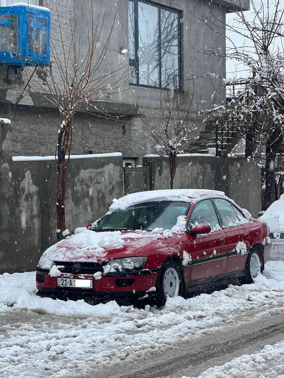 ئۆمیگا 1998 ڕەقەم سلێمانی
بێ بۆیاخ یەک پەڵە ساردی هەیە ماشاء اللە زۆر جوانە
دوو جامی پێشەوە کارەبای
لایت عەدەسە
سعری 5600$دۆلار معامەلە 
ژ.م ***********
