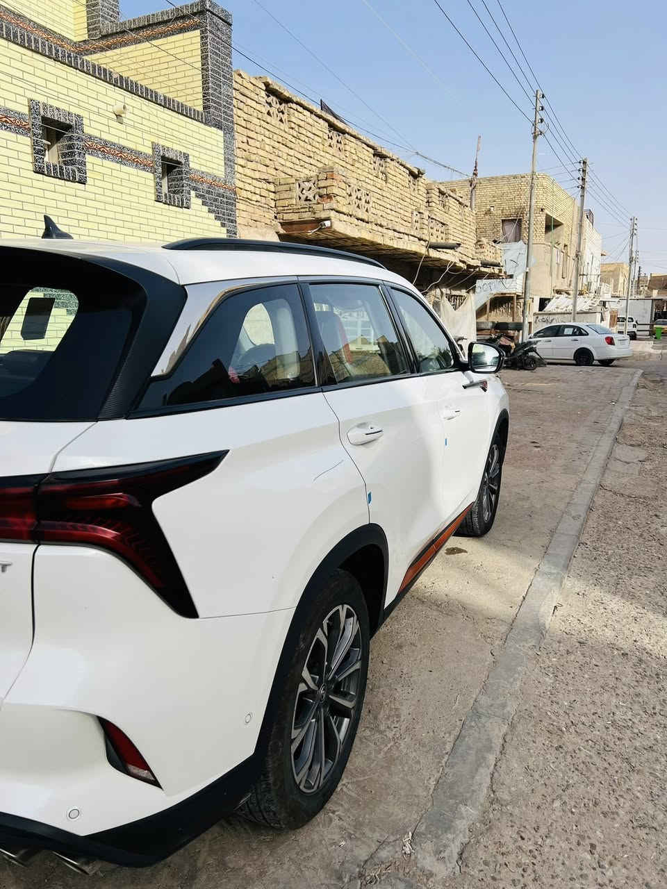 السلام عليكم
سيارة شانجان cs75بلاس للبيع

مديل 2021 

سيارة نضيفة ما بيهة اي نقص

مواصفات:

كشنات تدفئه تبريد 

تشغيل عن بعد

بانوراما 

قياده الية وتثبيت سرعه

جام 4 اوتماتيك 

5كامرات

اناره ليد داخل السياره 

ثلاجه داخل السياره

وبعد بيهة مواصفات اهوي

رقم اربيل وكاله او تحويل مباشر

عداد الكيلو 82،000

سياره بيهة خسفه خفيفه كلش بلبنيد 

وشخط گد شبر بلجاملغ الايمن وباقي السياره مكفوله من كلشي

السعر182 ورقة $$ 

الي حاب يتفضل واتساب او اتصال

***********
