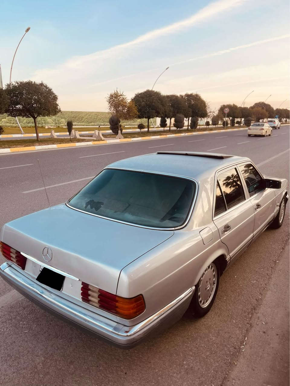 ماسليس رياسي 300 SEL
موديل 1990
نمونه له جوانى 
سه ياره كه پيش و پشتى كه پسه
 ئارم بلاستيك هه ولير ئارم و ئه وه ليات به شه رت
 كيرو مه كينه ى بيلاد كيرو مه كينه به شه رت 
سه ياره كه هه تا بلي جاهيزه يه ك دينار مه سروفى نيه
 ده ري و ناوى يه ك له يه ك جوانتره هه مووى بيلاده
سعرى 65$  مه عامه له كى برايانه
 تيبيني سه ياره كه له هه وليره
 زماري موبايل ***********

للبيع 
مرسيدس 300 SEL 
موديل 1990 اصل
كير ومحرك بشرط المحرك قبغ اسود بلادي
منظومه تبريد كلهه جديده وشغال 
صبغ عام جماليه 
برده خلفيه كهرباء وبردات تفصال 
سياره جاهزه ونظيفه جدا داخل وخارج 
رقم اوليات الباج مرور اربيل
مكان السياره اربيل 
السعر 65 مجال بسيط 
*********** أربيل, العراق
