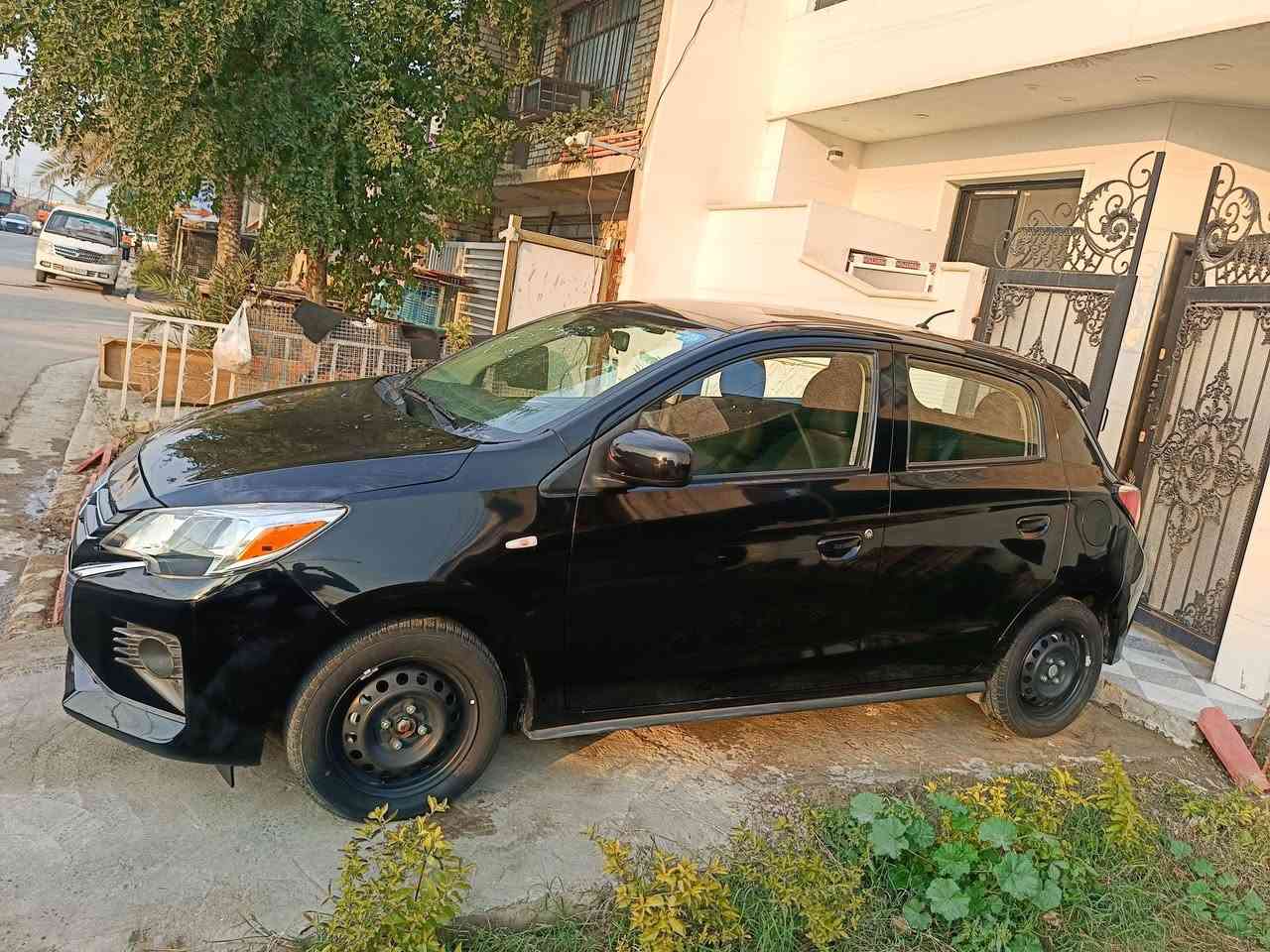 السلام عليكم ميراج للبيع موديل 24 سيارة على وضع الشركة ماشية 16 ألف وبأسمي رقم بغداد السعر 103 بيهة مجال بسيط حادث جدأ بسيط للتواصل على الارقام
***********
***********
