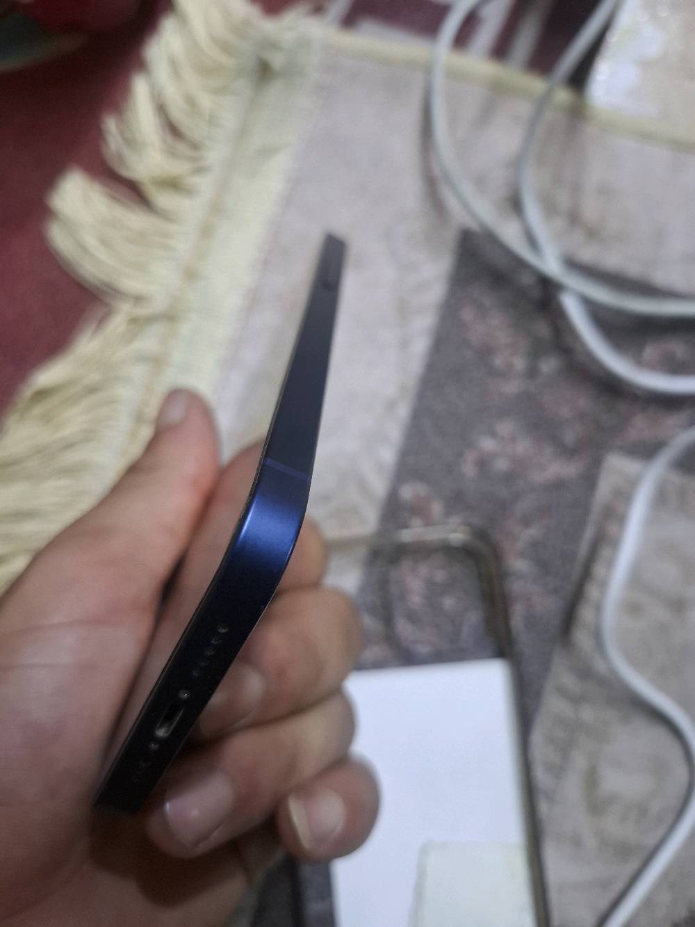 سلام عليكم للبيع ايفون 12عادي جهاز مكفول بس من عده البطاريه مبدله وكاله خارج العراق الجهاز 300 وبيه مجال قليل سعر   ذاكره 128