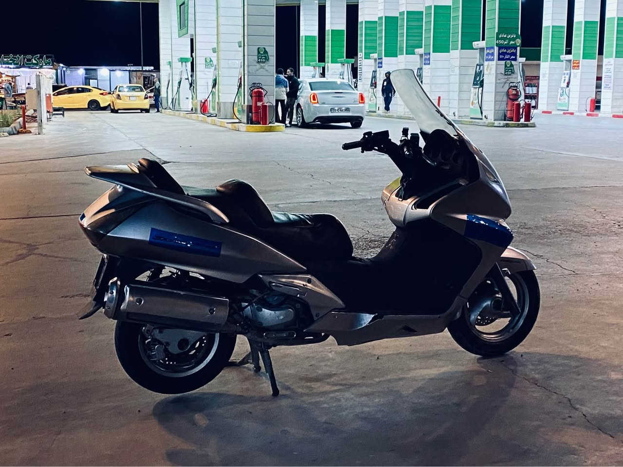 سلفر ونج 600cc 
🛑
دشبول 200
وارد امريكي 
اوفر مود 
نضام ABS
دشبول مسح رصاصي 
يدات دافئة 
زنون عالي ثلجي 
دبلات مكفوله 
تايرات جدد 
كهربائيات كله شغال 
مكينه خير من الله لانقيص ولا تبخير 
وياهة ضبه مال اوراق بس ماعرف يفيدن لو لا 
🛑
بيهة نواقص بسيطه 
1-جكمجه يمنه
2-ادامه للكلجات
3-وملاحضات بسيطه بل كفر 
🛑
السعر 12 وبيهة مجال حك الجيه 
المكان بغداد الشعب 
هـ ***********
اي وقت متواجد. الفارس, صلاح الدين
