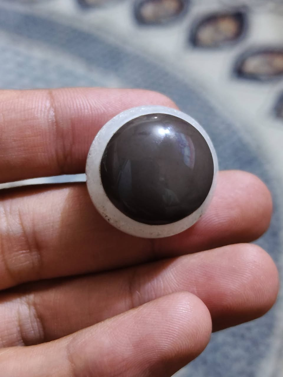 جزع يماني بقري ابيض وعين صريح قهوائي حجم راهي السعر 35 الف للطلب ***********
