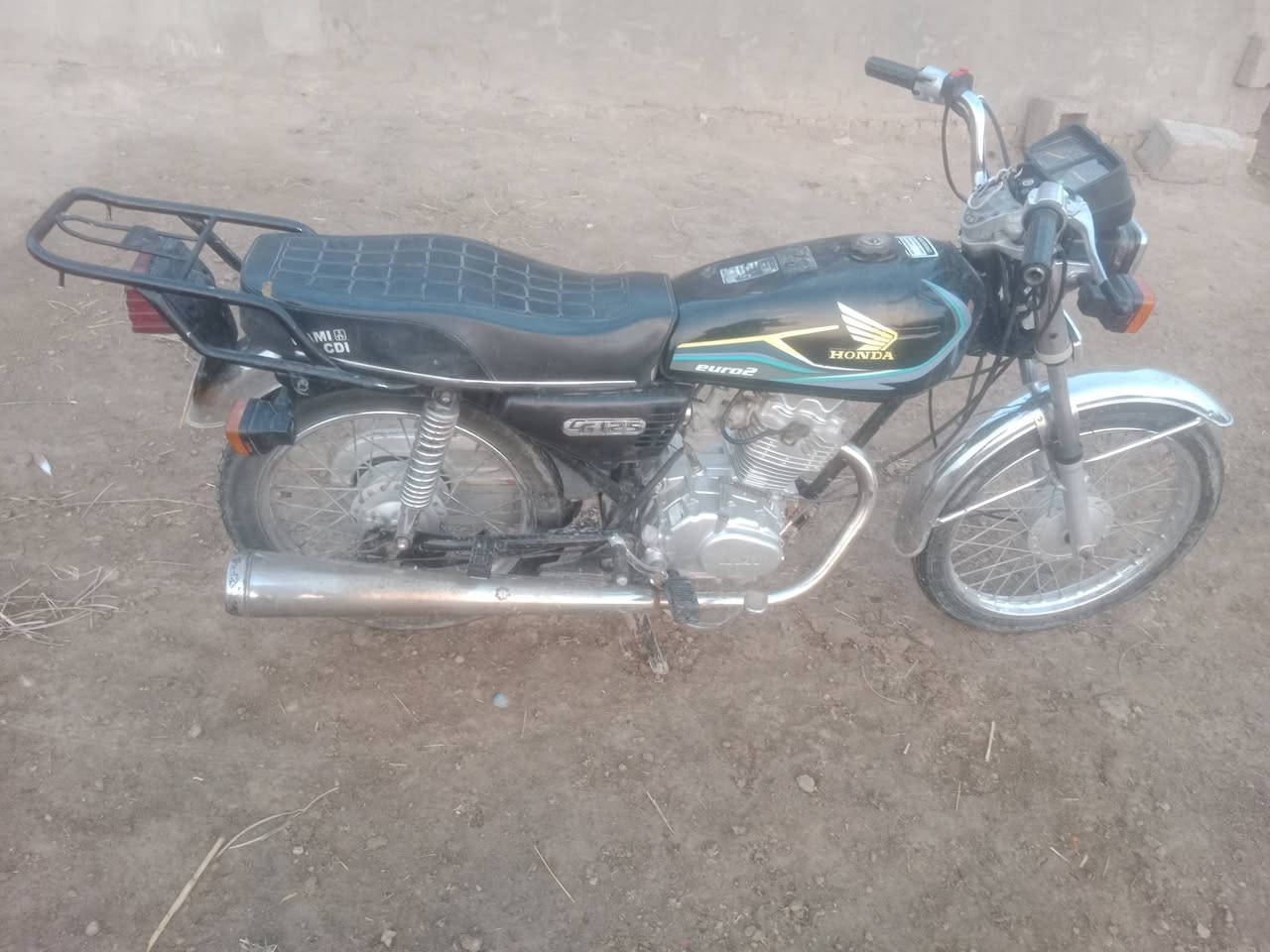 سلام عليكم دراجة للبيع تعمير 24 وراق صولي  رقم *********** مكاني رفاعي
