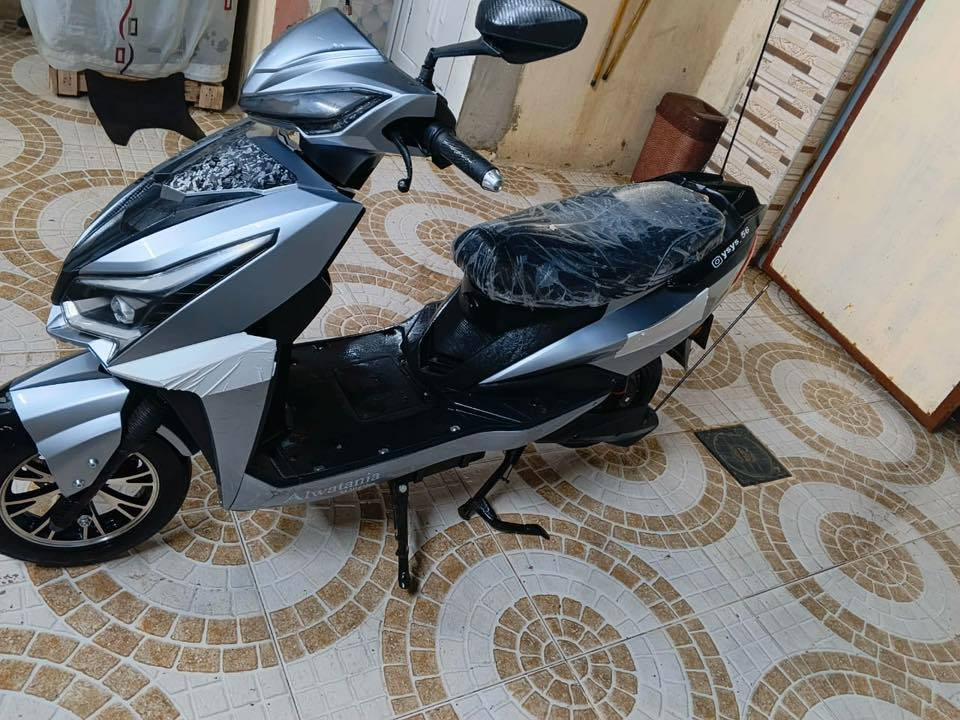 سلام عليكم دراجه سكنس 3 نمر شحن يمشي 50 كيلو استخدام 3 اشهر  سرعه حقيقيه 50  عدد البطاريات 6  نوع البطاريات ليثيوم السعر 600  وبي مجال للطيبين الرقم  ***********
