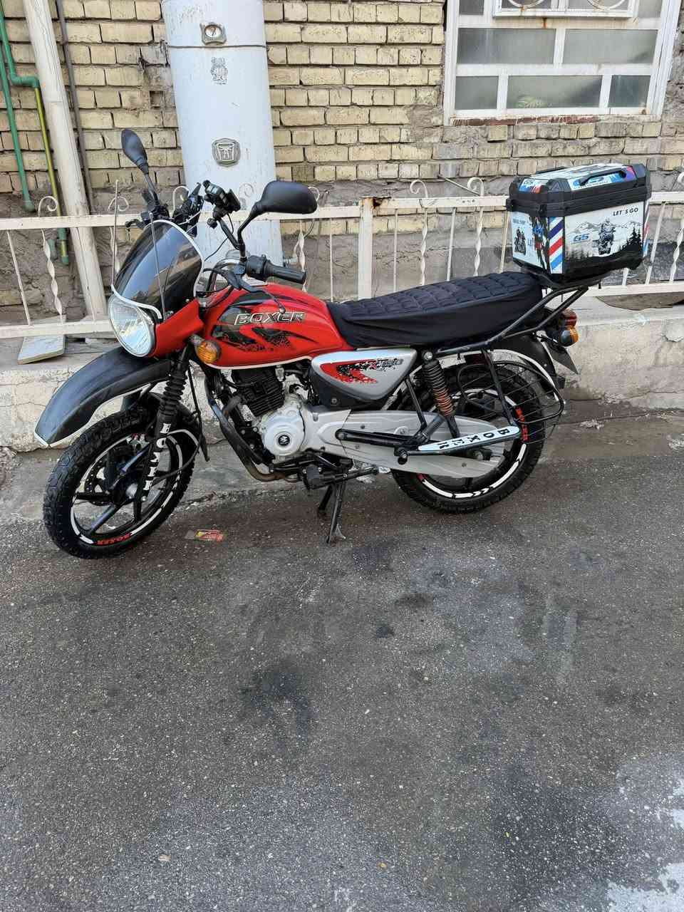 سلام عليكم دراجه بوكسر موديل 23 مرقم بسمي تحويل ثاني يوم دراجه نضيفه كلش سعرها 2350مكاني بغداد الطوبجي رقم ***********

