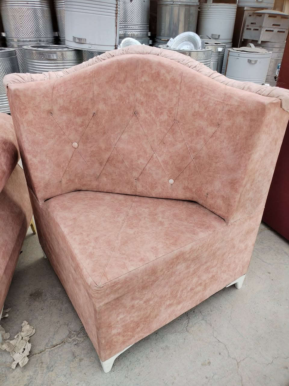 ديوان مستعمل نضيف
١٠ مقعد 
للاستفسار الاتصال على الرقم التالي ***********
***********
