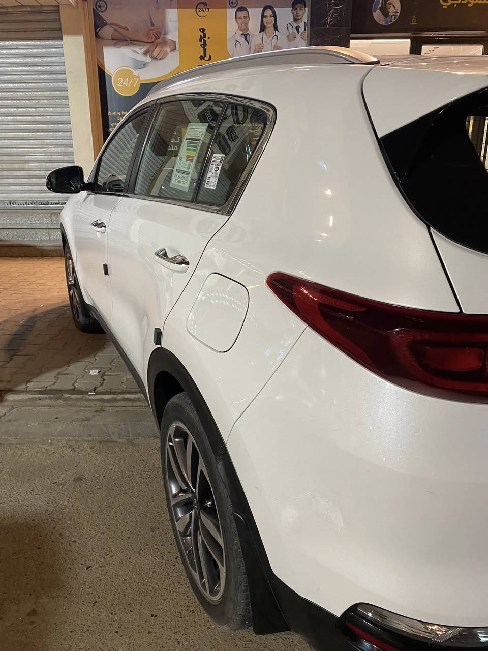 السلام عليكم 
للبيع 
كيا سبورتج خليجي ضمان الشركة الدوليه 
موديل 19 شكل 2020 
مواصفات بيسك
ماشيه 82 km
رقم بغداد الجديد ب اسمي 
كفاله عامه عدا مكانين بي دي ار 
السعر 188 قفل 
مكاني بغداد 
اتصال او واتساب 
   ***********
