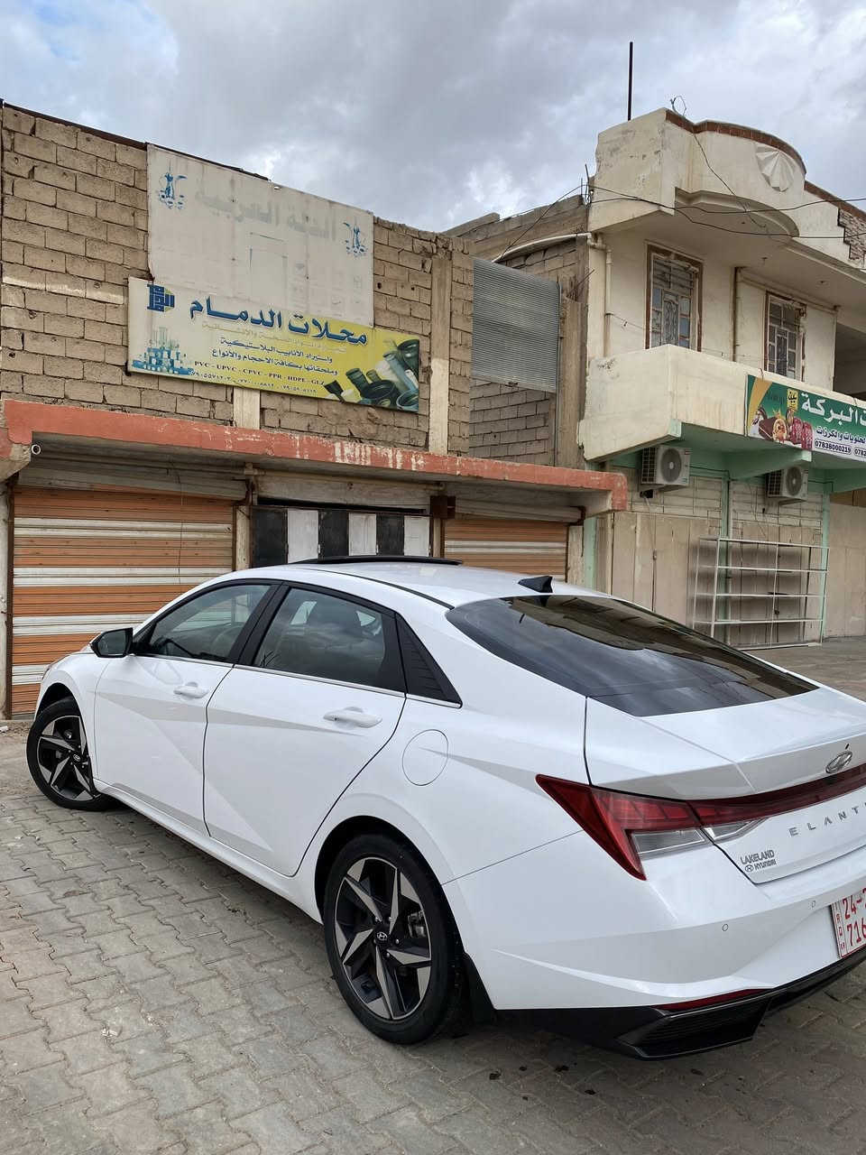 النترا  هايبرد موديل 2023 فول مواصفات ❗️لمتد
حادث خفيف چاملغ وبنيد صور الحادث موجودة بالمنشور ❗️
المواصفات.......
🔹فتحه سقف 
 🔹تشغيل عن بعد
🔹بصمة ابواب 
🔹مع إشارة باليدات وتكون فقط لمس بدون ضغط على زر
🔹مستشعر الاقتراب من السيارة من الجنطة والابواب 
🔹لد داخلي متغير 
🔹سماعات بووز افضل شركة صوتيات مع دمام خلفي وامامي
🔹كراسي تدفئه وتبريد
🔹كرسي السائق كهربائي  ميموري وضعيتين
🔹لون الكشن جلد أسود
🔹نقاط عمياء 
🔹رادار خلفي 
🔹رادار جانبي 
🔹ويل كب
🔹تحديد مسار 
🔹مثبت سرعه 
🔹وقوف ذاتي 
🔹مانع اصطدام
 🔹ثلاث انظمه سبورت وسمارت ونورمال 
🔹شاشه كبيرة متصلة 
🔹كامرا  خلفية دوارة 
🔹يمكن تشغيل الكامرة الخلفية اثناء القيادة 
🔹اوتو هولد 
 🔹هندبريك بصمة
محرك 1600 هايبرد
ماشيه  75 الف دخلت العراق ماشية 63الف 

اللون ابيض

🔴السعر 147$. وبي مجال السيارة بدون رقم تترقم أربيل شمال فقط !‼️
للاستفسار الاتصال على الرقم ***********
