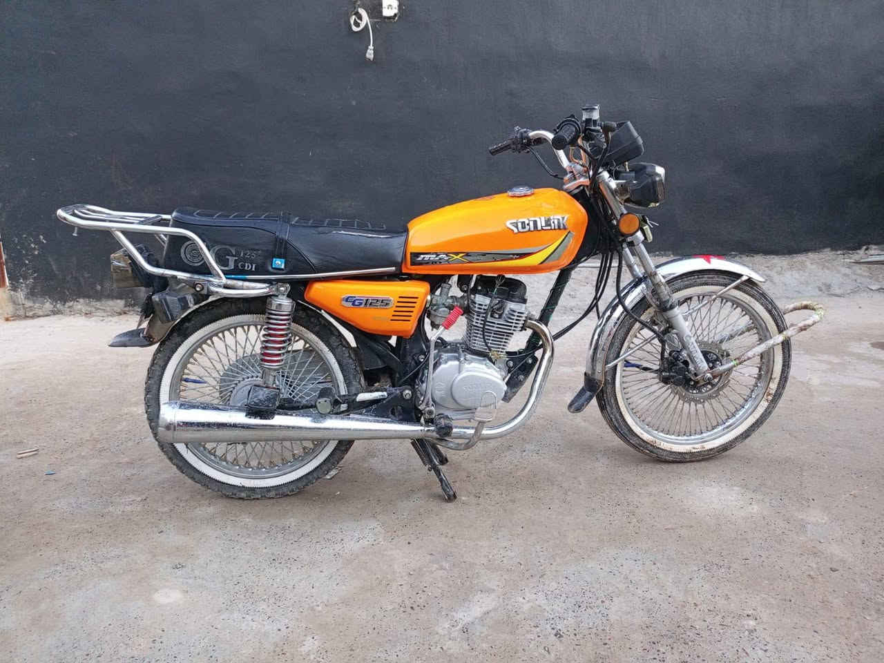 السلام عليكم دراجه للبيع النوع سولنك باب اول وزن ثقيل الدراجه بعدها على وضع الشركه مناقصها برغي واحد شغل وامشي  الموديل 2023الدراجه مال بيت السعر 500وبيها مجال للطيبين رحمه لوالديك مو شراي اعبر المنشور لا تكسر بمال العالم شراي ادخل خاص او اتصل بل رقم ***********
