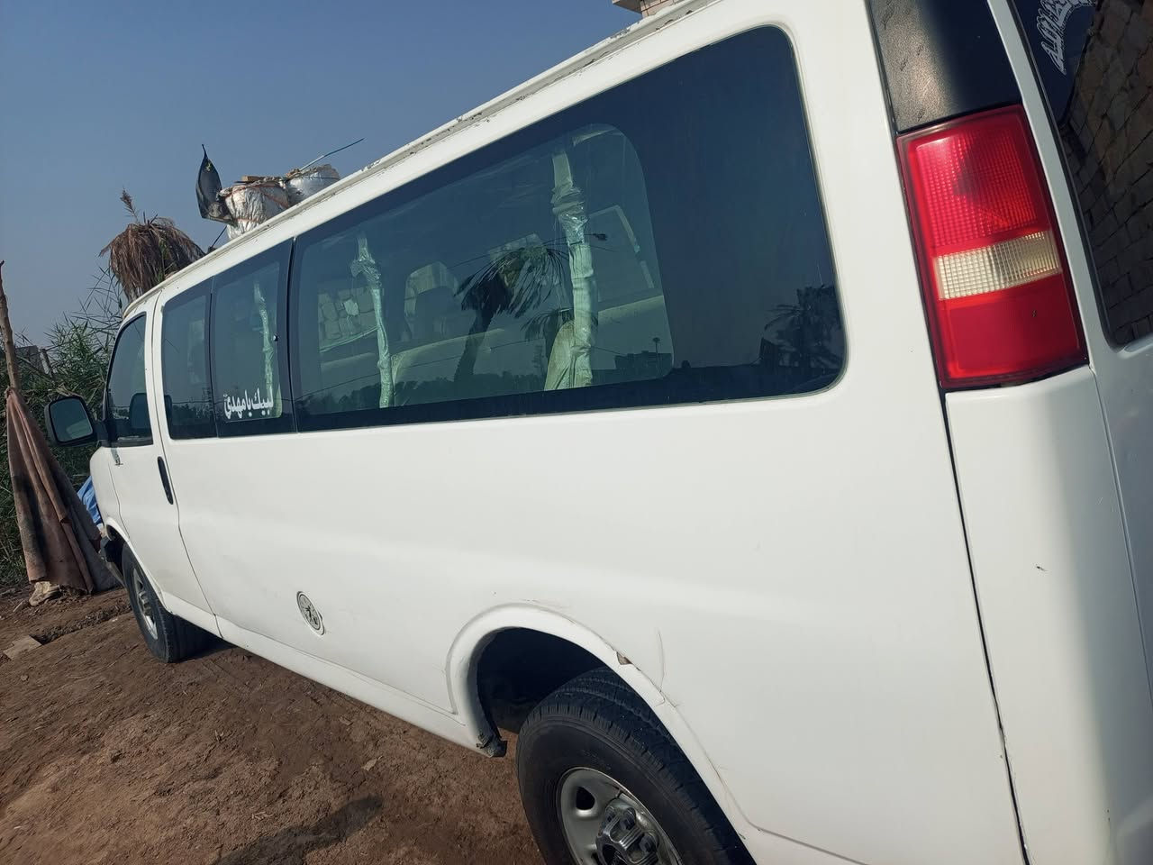 سلام وعليكم سفانه للبيع موديل 2006 رقم بصره السياره جاهزه مكينه كير حداده تخم تاير تبريد السياره خطها بصره نجف  خير من الله تجي وتشوف بعينك ... فقط السنويه منتهيه ومصفره من كلشي ورقم الماني التواصل على هاذه الرقم *********** بي وتساب
