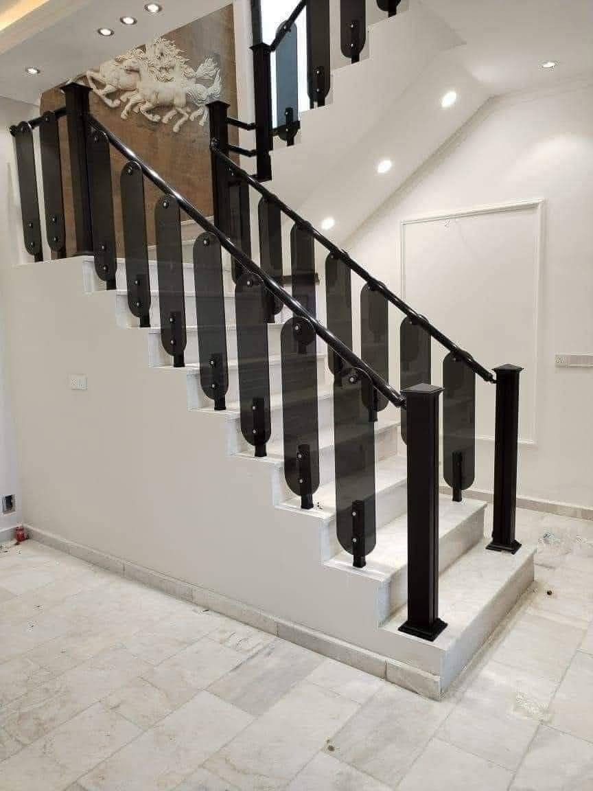 السلام عليكم مستعدون لكافة أعمال المنيوم كاونترات أبواب شبابيك محجرات تصليح كاونترات تبديل لون كاونترات فتح وشد كاونترات التواصل الاتصال *********** بغداد الغزاليه
