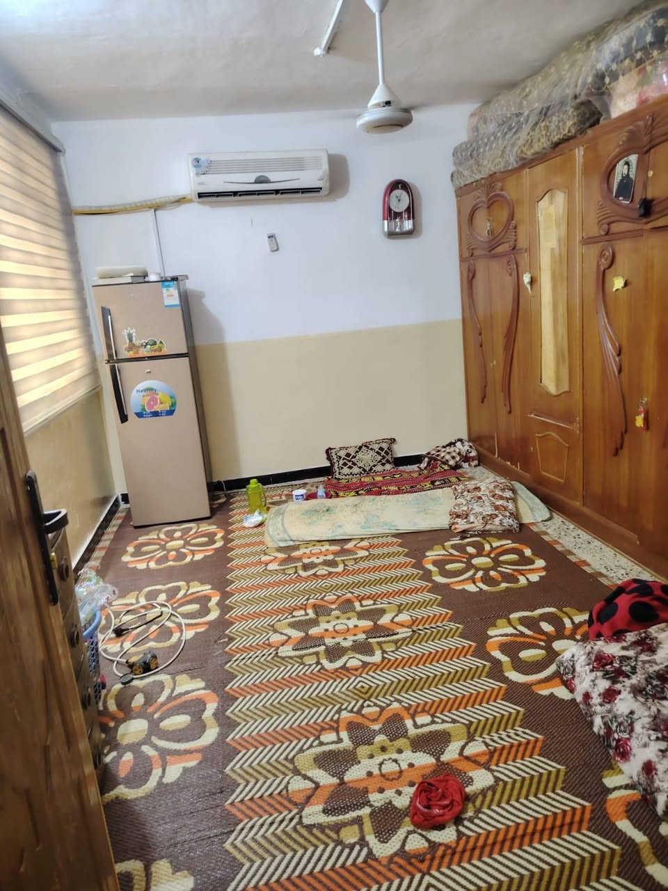 السلام عليكم  بيت ١٠٠م تفاصيل البيت خريطه كامله جوه فوك غرفه او حمام البيت ترميم جديد البيت جدا نظيف يرهم مراوس بمساحة ١٥٠ م او ٢٠٠ م كون مطلوب للمصرف يعني هذا البيت ينحسب تطلوعه العنوان النجف الاشرف حي العسكري منطقة ال٦٠٠٠ مكانه مميز للاستفسار الاتصال على الرقم ***********
