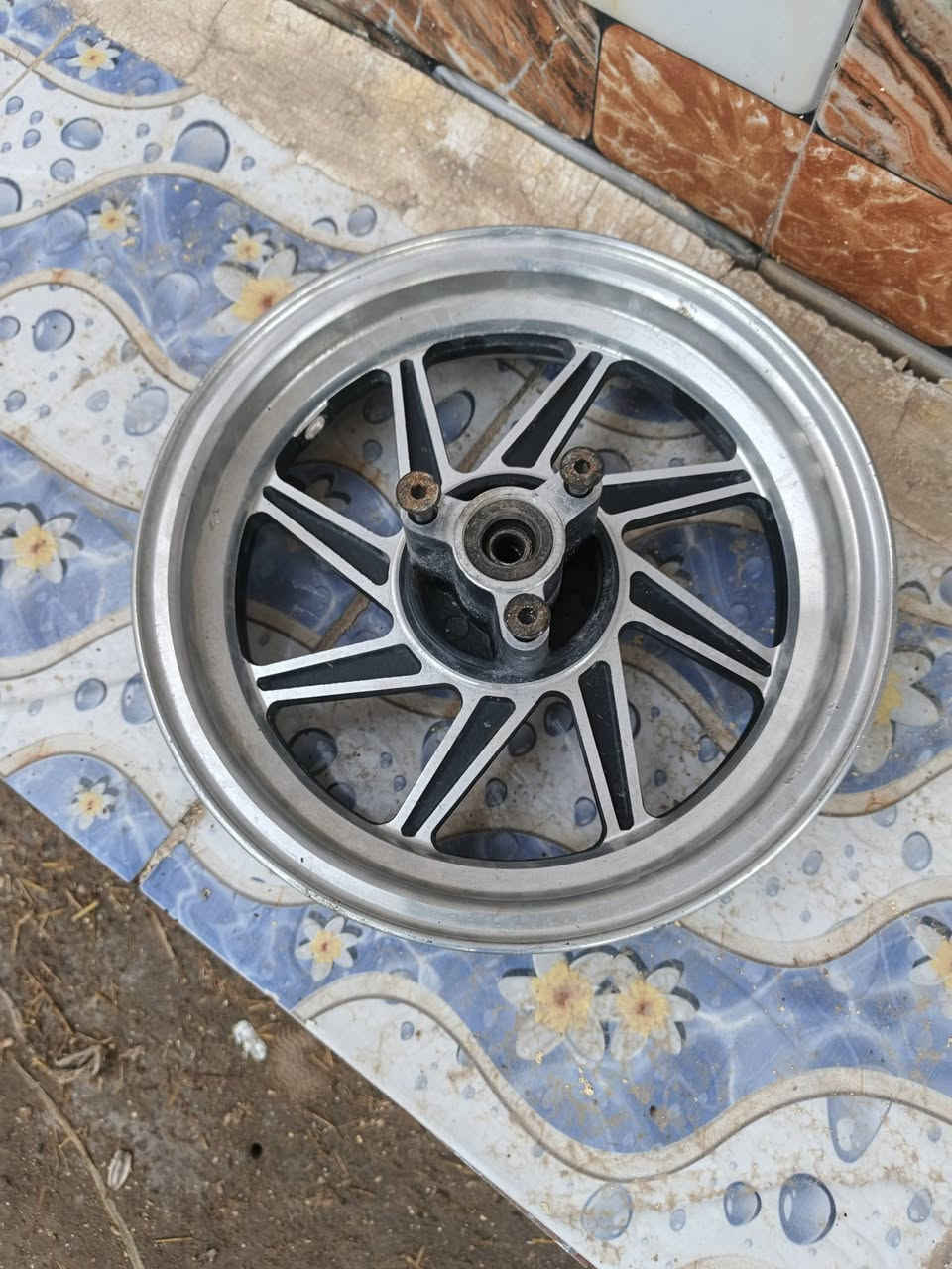 السلام عليكم
تك ويل امامي للبيع مكاني حله حي الجزائر
***********
