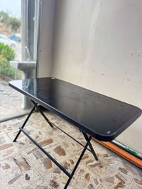 ميز طعام عدد 4اسود جام قياس 120س الطول نضافه 100%سعر الواحد 50الف  الع...