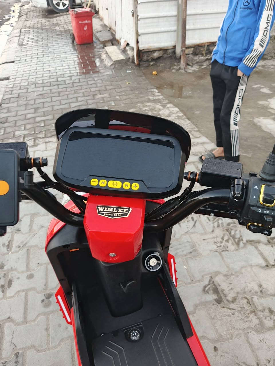 للبيع موديل 2026 Rs9  دراجة راقيه
ما صار هواية من جبتها 
سرعه 60 حقيقي 
بيها نضام البك R 
بيها نضام P 
بريك دسكات 
دبلات خير من الله 
جنطه اماميه 
بطاريات 5 كبار 32. امبير الوحدة 
تمشيك 50 كيلو 
المكان بغداد مدينة الصدر 
رقم الهاتف *********** ما متواجد واساب فقط عل رصيد 🌹 ول السعر 550
