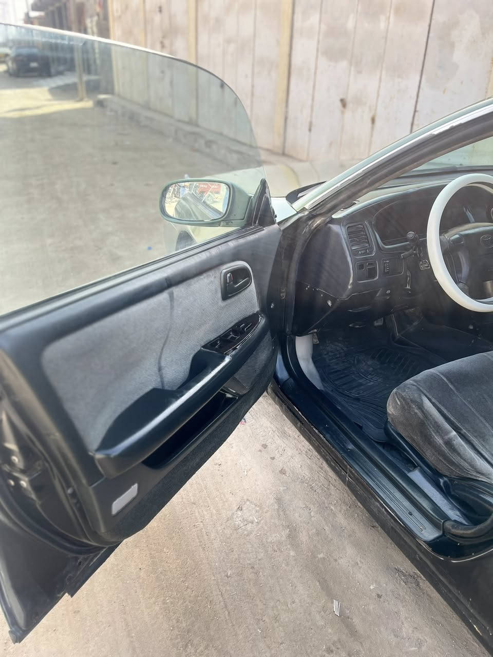 سلام عليكم ورحمه ،،،،،سياره للبيع او مراوس نوع شيزر موديل ١٩٩٤ سياره حلوه ونضيفه وما بيه اي خياس او نقص محرك vvt سياره كفاله من محرك وكير وكفاله من كصه ونقل جثه سياره أصوليه حداديته نضيفه كهربائيات كله شغاله ربع ما ذب عليه مكان بصره 
سعر ٣٨ وبيه مجال للطيبين إذا مراوس عادي
رقم ***********
