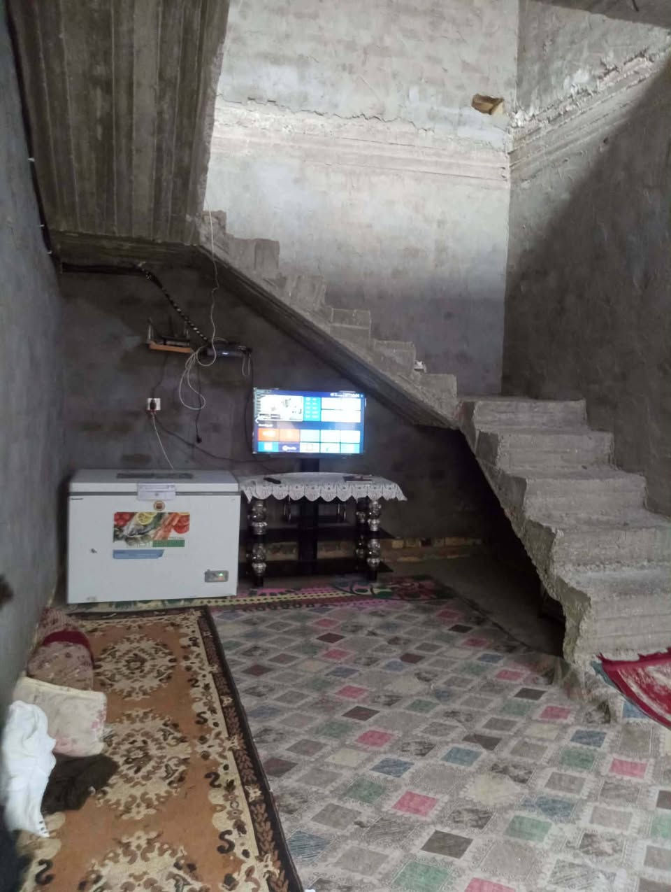 دار  للبيع طابو صرف
الموقع بداية حي عدنان 
المساحه 150م 
يتكون من طابقين 
يحتوي على خمس غرف نوم 
مع صاله استقبال مطبخ مجمع صحيات 
موقع جيد جداً 
سعره 145 مليون وبيه مجال بسيط 
للاستفسار يرجو التواصل عبر الهاتف 
‏‪‏‪***********‬‏
أو زيارة مكتبنا الكائن في بداية شارع المعاره قرب الصيدليه الجديده مكتب القمه للعقار
