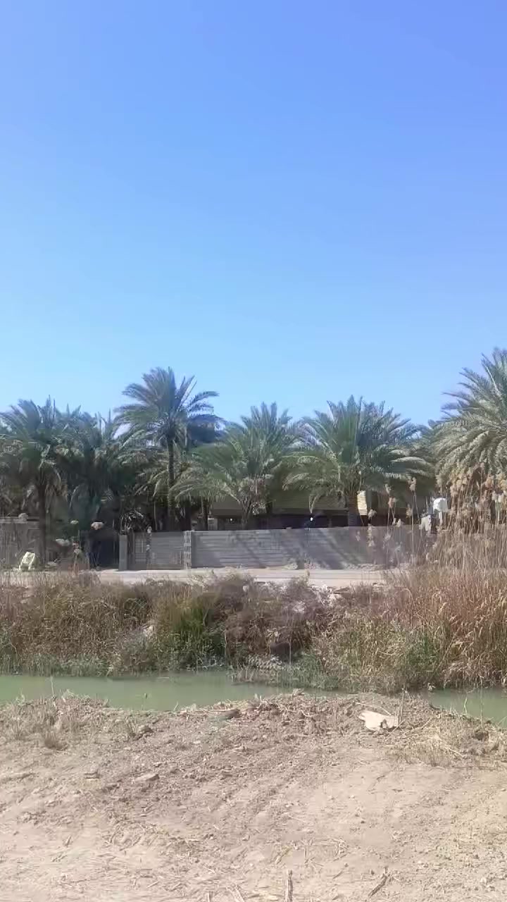 دونم طابو زراعي سند 25 تحويل بإسم المشتري مباشرة واجهه 24 متر مشييد فيها بتلو كونكريت درجه اولى 
كربلاء الحسينيه منطقة العسافيات 
*********** محمود اسماعيل
