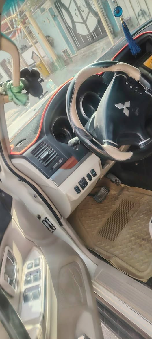 مكلفة بالنشر..باجيرو ٢٠٠٩ خليجي حبتور بيها صبغ قطعتين جماليه السعر ١٣٨ ورقه وبي مجال حجم المكينة ٦ إسكندر الرقم بغداد 
مكان السيارة بغداد الزعفرانية الاتصال عل الرقم ***********
