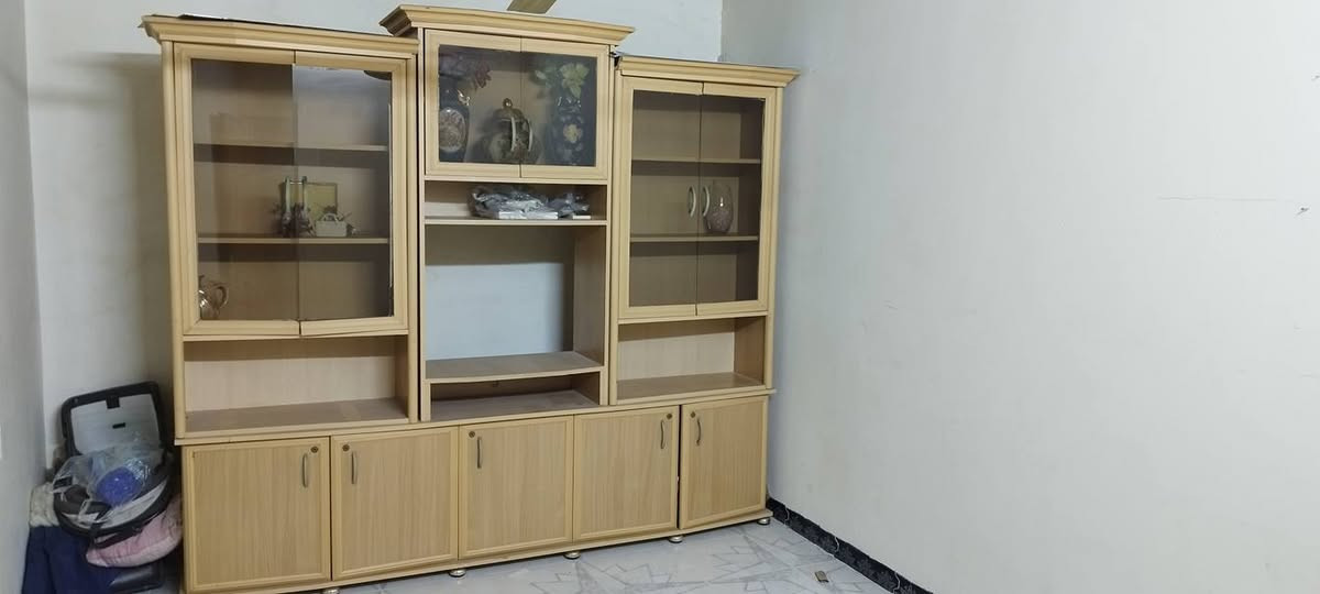 معرض تلفزيون وتحفيات وكتب 
الخشب تركي اصلي صناعة عراقية 
الحجم 2.5*2
 الهاتف ***********
اربيل ماموستايان أربيل, العراق
