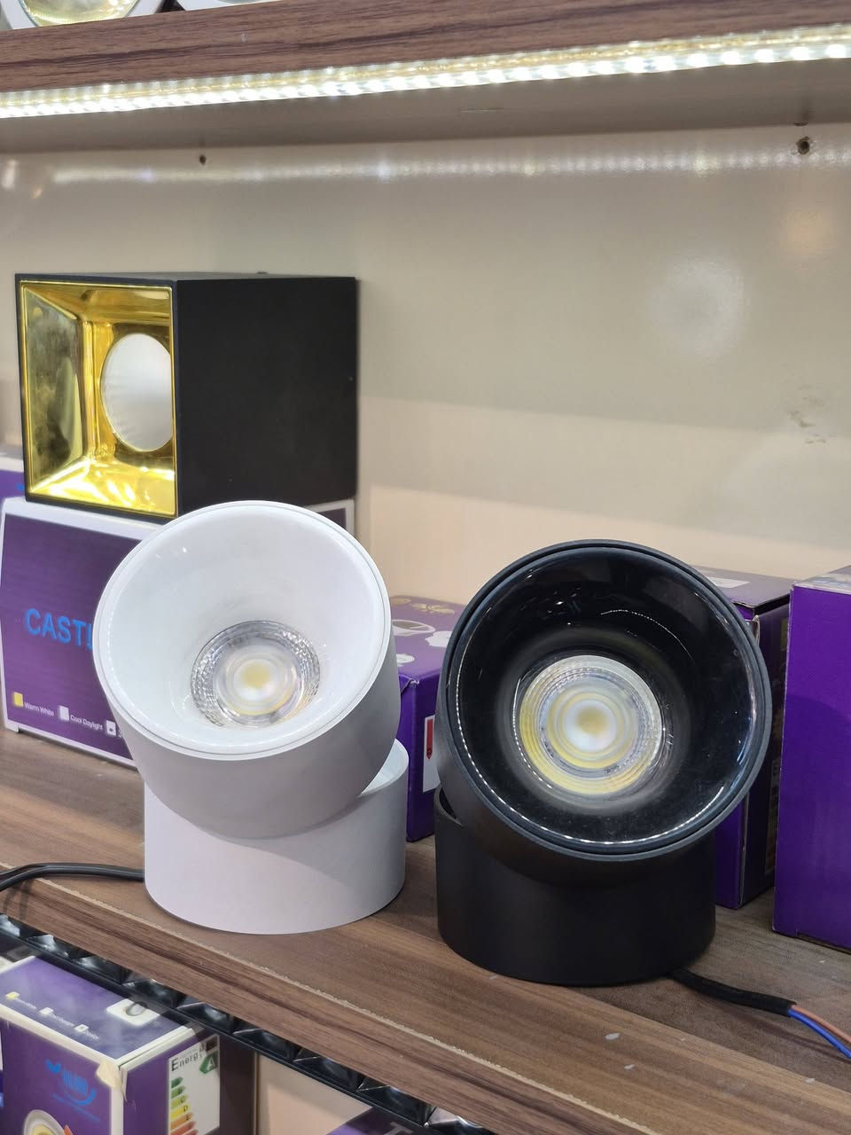 توفر تراك 30W ثلاث حركات انت تتحكم بل انارة ضمان سنة 

توفر موجهات 12W (20متر) المدى ضمان سنة

توفر تراك ظاهري 18W ثلاث حركات ضمان سنة
للتواصل:***********
يوجد توصيل جيمع محافظات العراق
