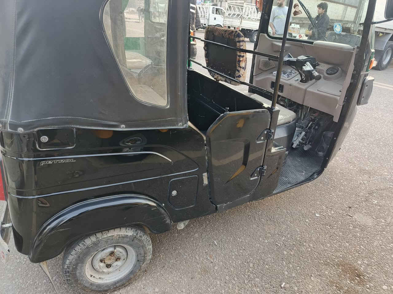 تكتك للبيع موديل ٢٢شهر ٨ رقم وسنويه بيها بارد بلغد وحار شبرين فوك البكلايت سعر ٨و٢٥٠ قفل بسمي ***********
