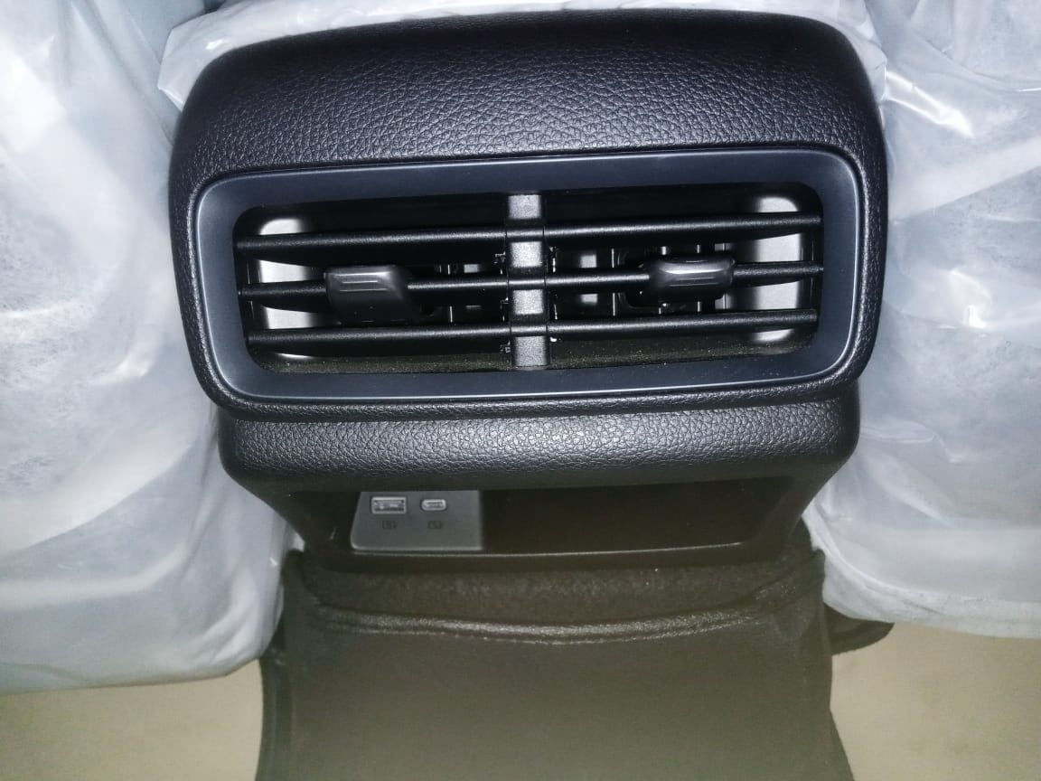 شباب / السعر ١٨ و ٣٠٠ ألف
بي واي دي سيل 5 للبيع ( بسبب ظروف ) ماشية ١١٨٦ كم زيرو ورقمتها على ايدي مكفولة كفالة عامة، ارضيتها جلد سويتها بلون الباب والدشبول وارضيات جلد وارضية للصندوق 
مكان السيارة بغداد الكرادة 
الخاص مفتوح 
الاتصال 
***********
