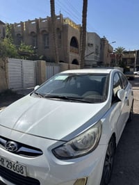 اكسنت 2015 خليجي نضيفه بدون حادث مكفوله عام ماشيه 82الف بس السياره بيه...