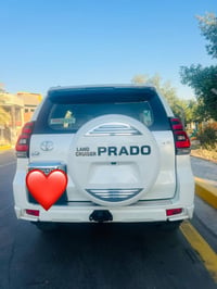 اخوان ❤️🌹 . . برادو 2020 رقم بغداد باسمي لون ابيض مكفولة من الصبغ والت...