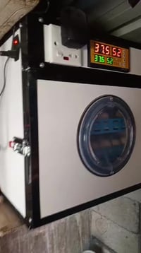 مفقس ١٤٠ بيظه • فول اوتوماتيك • مستخدم ٣ أشهر