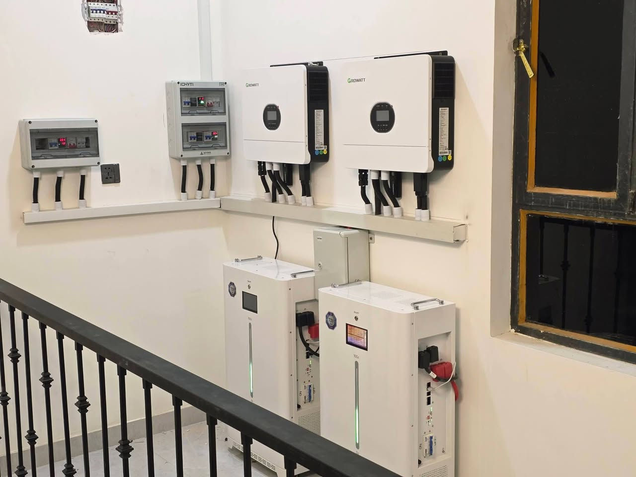 قامت شركة الجزيرة للطاقه الشمسية بتركيب منضومة طاقة شمسية بقدرة ٣٥ امبير ليلي نهاري في محافظه بغداد منطقه حي الفرات وتم استخدام احدث الاجهزة والاقوى في الاسواق العراقي
1-بطاريات بيسن كرين حجم ١٦ كيلو واط عدد ٢ بضمان هو الاقوى في العراق لمده ١٠ سنوات 

٢-انفيرتر كرواط حجم ٦ كيلو واط عدد ٢ اي مجموع ١٢ كيلو واط وبضمان ٢ سنه 

٣-الواح لونجي ٦٢٠ واط عدد ١٦ لوح وبضمان لمده ١٥ سنه لونجي الشركه الاولى في العراق من حيث استخدام الالواح الخاصه بها 

٤- استخدام نظام ATS حديث وذات امان عالي لنظام Ac  وكذالك لنظام DC وحديد مغلون حجم ٢ ملم ضد الصدا 

تم ذالك بواسطه كوادر شركة الجزيرة للطاقة الشمسية  ذات معاير ومقايس هندسيه عاليه وجوده عاليه في العمل للاستفسار والتواصل الاتصال على الارقام التالية

م. معين ***********
م. زيد    ***********
م.ويدل  ***********
