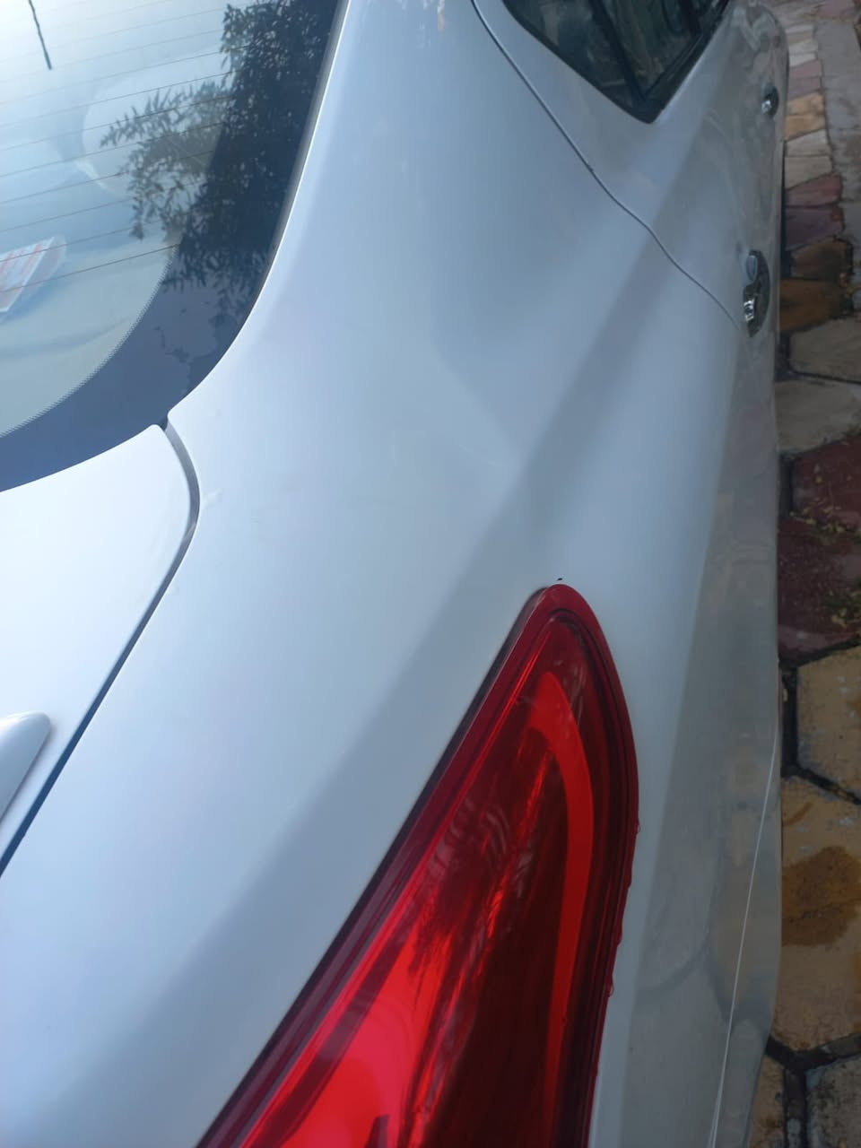 سني هندي موديل ٢١ ابو الابليته الزركه
ماشيه ١١٠

مابيه صبغ 

بيه اصبع بارد ففط 

او طخه باب خلف سايق او بالقبغ جنطه رصعتين بالجمالغات الخلفيه 
 مكان السيارة / البياع

سعر ١١٠ بي مجال حك الجيه

رقم الهاتف /***********

ملاحظة: اني مكلف بالنشر  للاستفسار الاتصال على رقم الموجود
