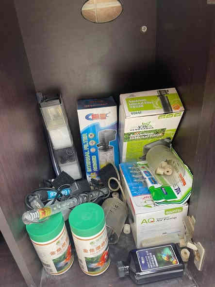 حوض سمك مع بوفيه وكامل المستلزمات 
قياس الحوض120x40x50 
بوفيات 3 
مستلزمات فلتر هيتر طعام وادويه للاسماك 
للمزيد من الاستفسار مراسله عالخاص *********** أربيل
