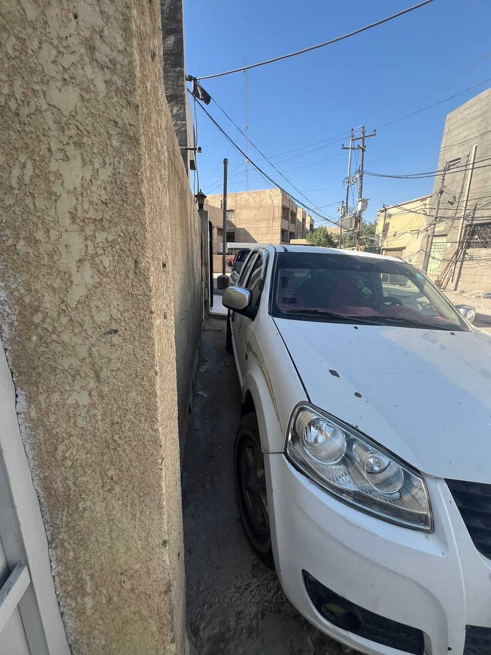 سلام عليكم للبيع بيكم كريت٢٠١٢  رقم قادسيه سنويه باسمي تحويل بساعته ضريبه ساقطه عنه سياره مثل مابلصوره بيه خياس قليل.  شغاله وجاهزه مكينه  باتري جديد كير سليم اكسن سليم خياس فقط بلرباعي. بدي وغيره سليم مكفوله من ضربه للستفسار الاتصال فقط مارد مراسله 
*********** واتساب
