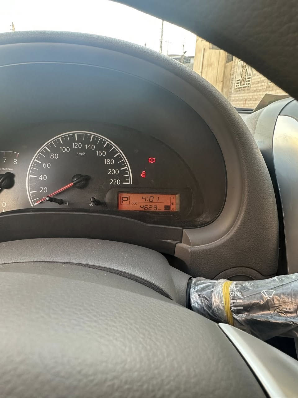سلام عليكم نيسان صني 25 السياره زيرو بيه طكه خفيف من وره سعرها 131 وبيهة مجال قليل ***********
