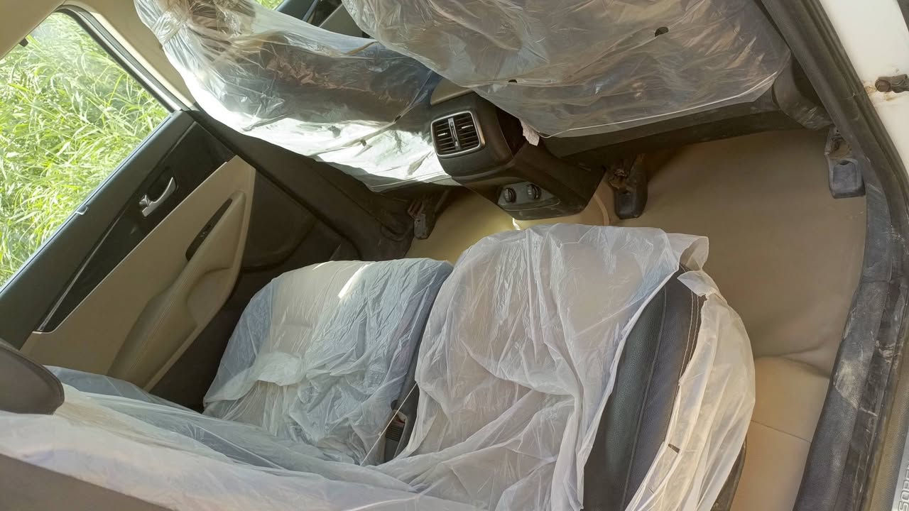 سلام عليكم حبايبي 
سياره سورنتو 2020 كير مكينه خير من الله 
الحداديه الاماميه بيه ضعف 
الحداديه الخلفيه خير من الله 
تبريد ثلاث قطع بصمتين 
السعر 235 وبيه مجال قليل أو 
مراوس بموديل 24 أو 25 حسب القناعه 
مكاني الديوانية فضاء الحمزه الشرقي 
الاستفسار الاتصال 
***********
