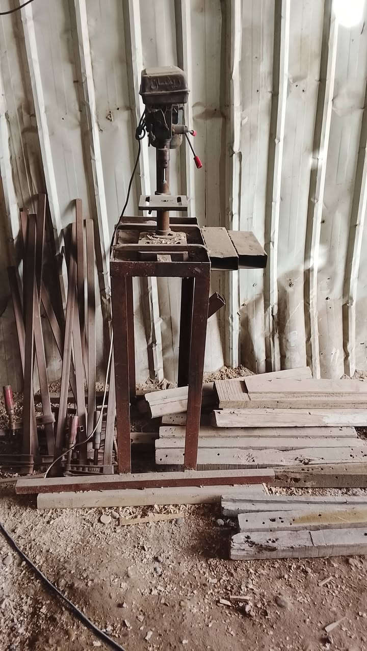 معمل نجاره كامل للبيع
مولد كيا بحاله جيده 
رندة ؛دبل ؛فريزه المكائن سوريه شغاله 
كبريسر ماطور+ محرك 
فخات ودريل نقار وكتر نقشات مع كتر قطع 
العنوان مدينه الصدر 
للتواصل ***********
