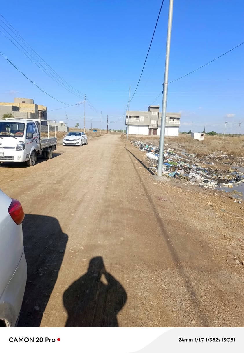 يالله كاع مساحته 300متر 100منعده رفت صب اول قطعه من البيوت سعره 35 وبيه مجال كافت الخدمات ***********
