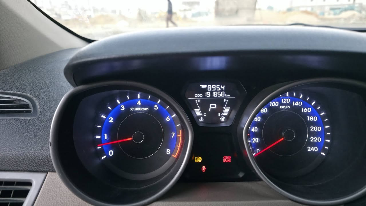 النترا ٢٠١٥ ابيض خليجي 
 محرك ١٦٠٠
رقم كربلاء 
بأسمي تحويل ثاني يوم
مكان السيارة كربلاء 
الرجاء قراءة التفاصيل 
السيارة غير مكفولة 
ابيع مصبوغة عام 
القمارة مروجة موضحة بالصور 
باتري جديد
ويل كب جديد 
تايرات جديدة 
صدر بحالة ممتازة 
الكير والمكينة بحالة ممتازة
السونار مرفق مع الصور 
تبريد ممتاز 

كلشي موضح بالصور 
تجي تفحص وتكلب بالكامل تعجبك بالعافية عليك 

السعر المعروض ٨٧ ورقة 
قابل للتفاوض للشراي 
مراسلة واتساب
***********
