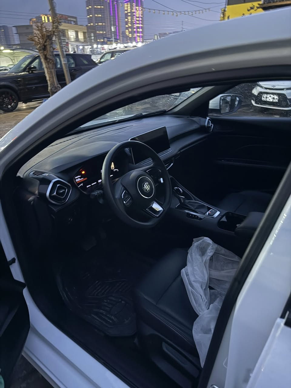 MG Gt 2025 full
6000km
سیارەکە لوکە دوو بست پدر هەیە تازە رونی گوراوە
قفلی120$ 
***********
