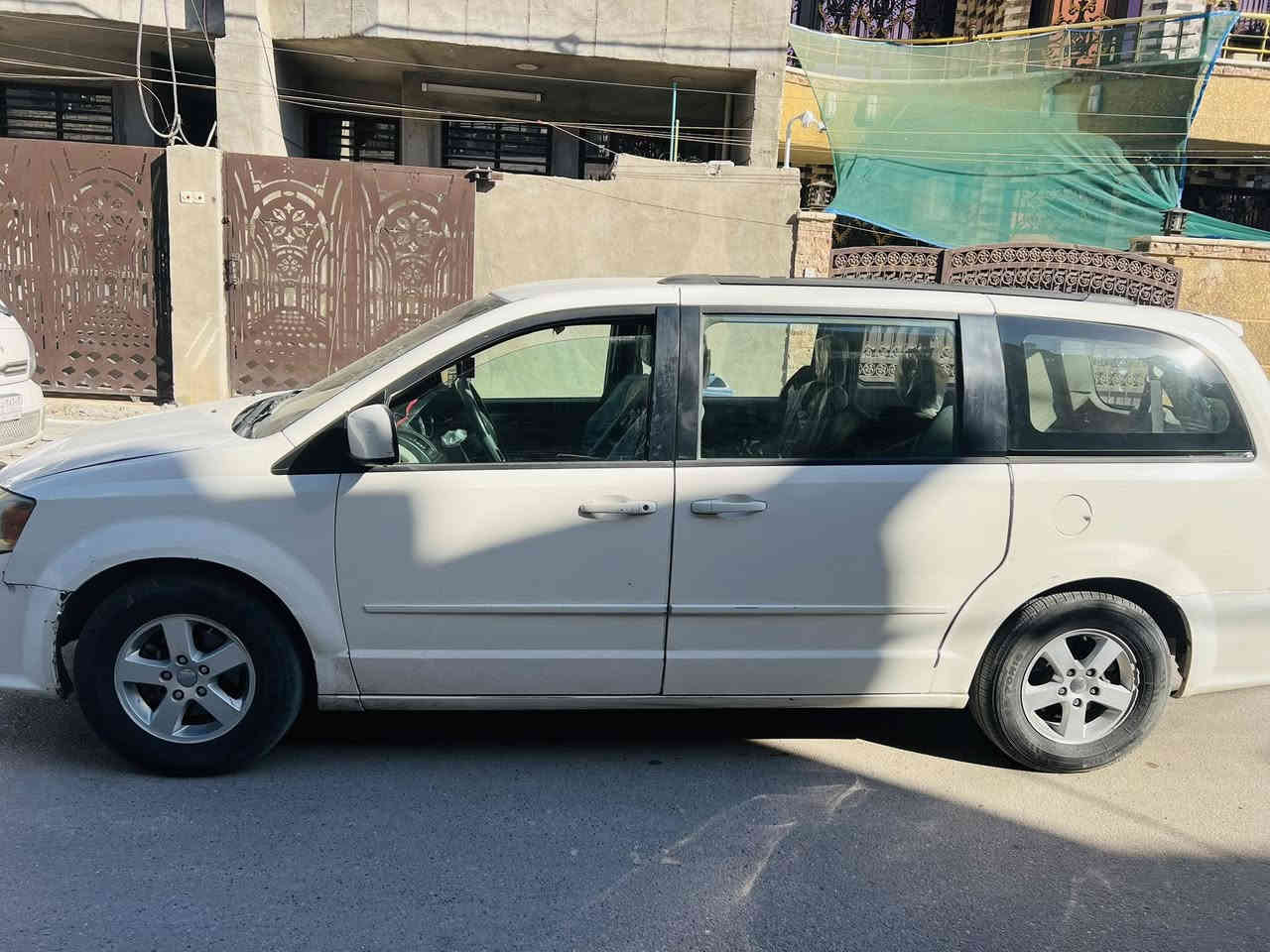 سلام عليكم

دوج كرفان للبيع او المراوس حسب القناعه

موديل /2012 

ضررها 

موجود بل سونار منزلها بل منشور

رقم /بغداد 

مواصفات✨

تحكم ستيرن جهتين

مثبت سرعه

ثلاجه 

شاشه لمس ايباد جميع البرامج منصبه 

كامره خلفيه

كشنات بلع 

كشنات منفصل مغلفه 

بيبان كهرباء+جنطه كهرباء 

مرايات تحكم كهربائي 

محرك 3600

تبريد 3 قطع

جام 6 كهربائي

مانع انزلاق

نظام توفير الوقود 

تخم تاير 

مكينه +كير كفاله ✅  

السياره معروفه ومرغوبه 

وبيها هواي مواصفات جيك وشوف 

سياره جاهزه برغي ما بيها نقص

العنوان / بغداد 
  

السعر / 140 وبيها مجال للطيبين 

الاستفسار /*********** ابو همام 
او.    ***********
