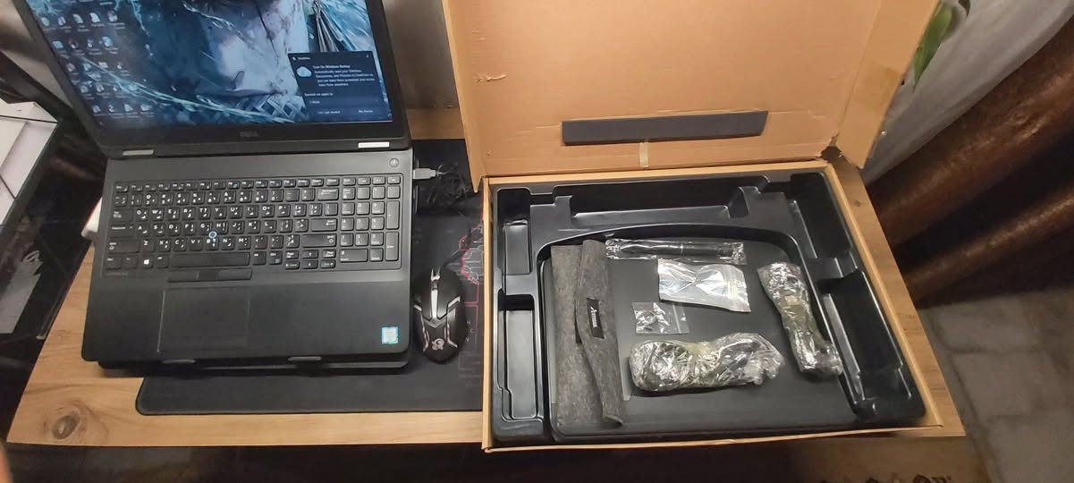 السلام عليكم 
تاب رسم ARTISUL D13S

 • الشركة المصنعة: ‎Artisul من UC-Logic

الشاشة:
- حجم الشاشة: 13.3 بوصة
- دقة الشاشة: 1920 × 1080 (16:9)
- نوع الشاشة: IPS
- سطوع الشاشة: 300cd/m2
- زمن الاستجابة: 19 مللي ثانية

القلم:

- تقنية القلم: الرنين الكهرومغناطيسي بدون بطارية
- مستوى الضغط: 8192
- دقة القلم: 5080 خطًا في البوصة
- معدل التقرير: 233PPS

الواجهات والمنافذ:

- واجهة الإدخال: Mini HDMI، Micro USB
- واجهة الإخراج: USB-A 2.0، HDMI 1.4، الطاقة

المواصفات الأخرى:

- الأبعاد: 389 × 250.7 × 14 مم
- الوزن الصافي: 1.1 كجم

دعم نظام التشغيل:

- Windows 7 أو أحدث
- macOS 10.12 أو أحدث


**إذا كنت صاحب هذا الإعلان وتريد حذفه لأي سبب، رجاءا أرسل رسالة إلى الدعم الفني**