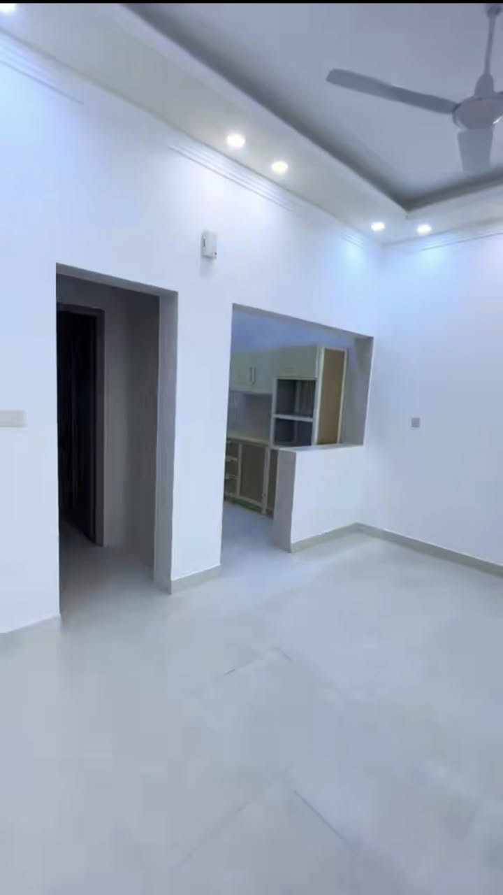 شقه حديثه جدا الايجار في منطقه التحسينيه
الخدمات المتوفره في الشقه 
ماء اساله.   } 
ماء حلو.     } مدفوعه ضمن الايجار 
انترنت        }
اجور كهرباء }
تتكون من صاله 
مطبخ مؤثث 
غرفه منام. وصحيات 
سعر الايجار 600الف 
م/ الشقه طابق اول 
الاستفسار الاتصال 
***********
