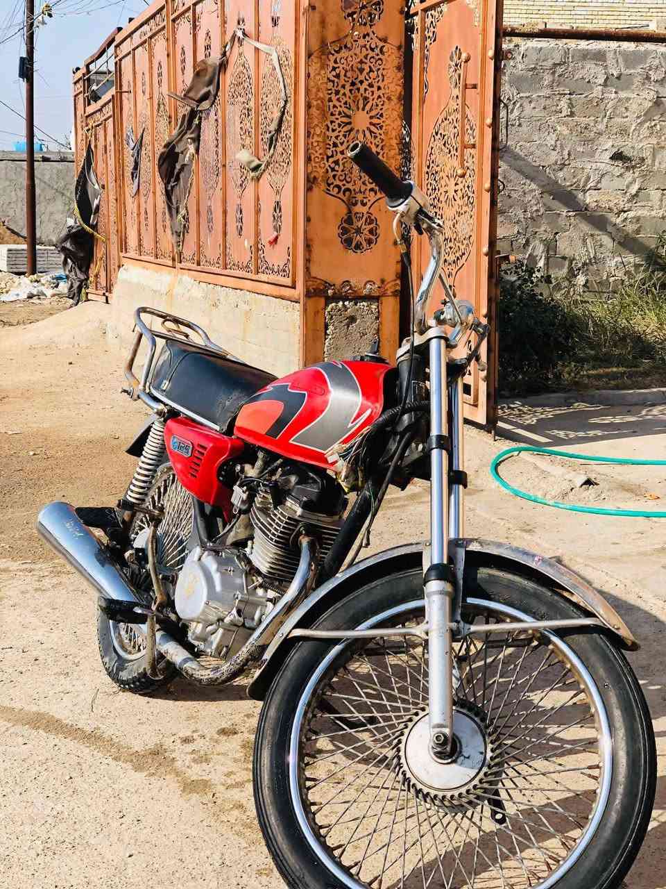 سلام عليكم تايكر للبيع سعر ٢٠٠ مكان الحميدية  شارع مشروع ***********
