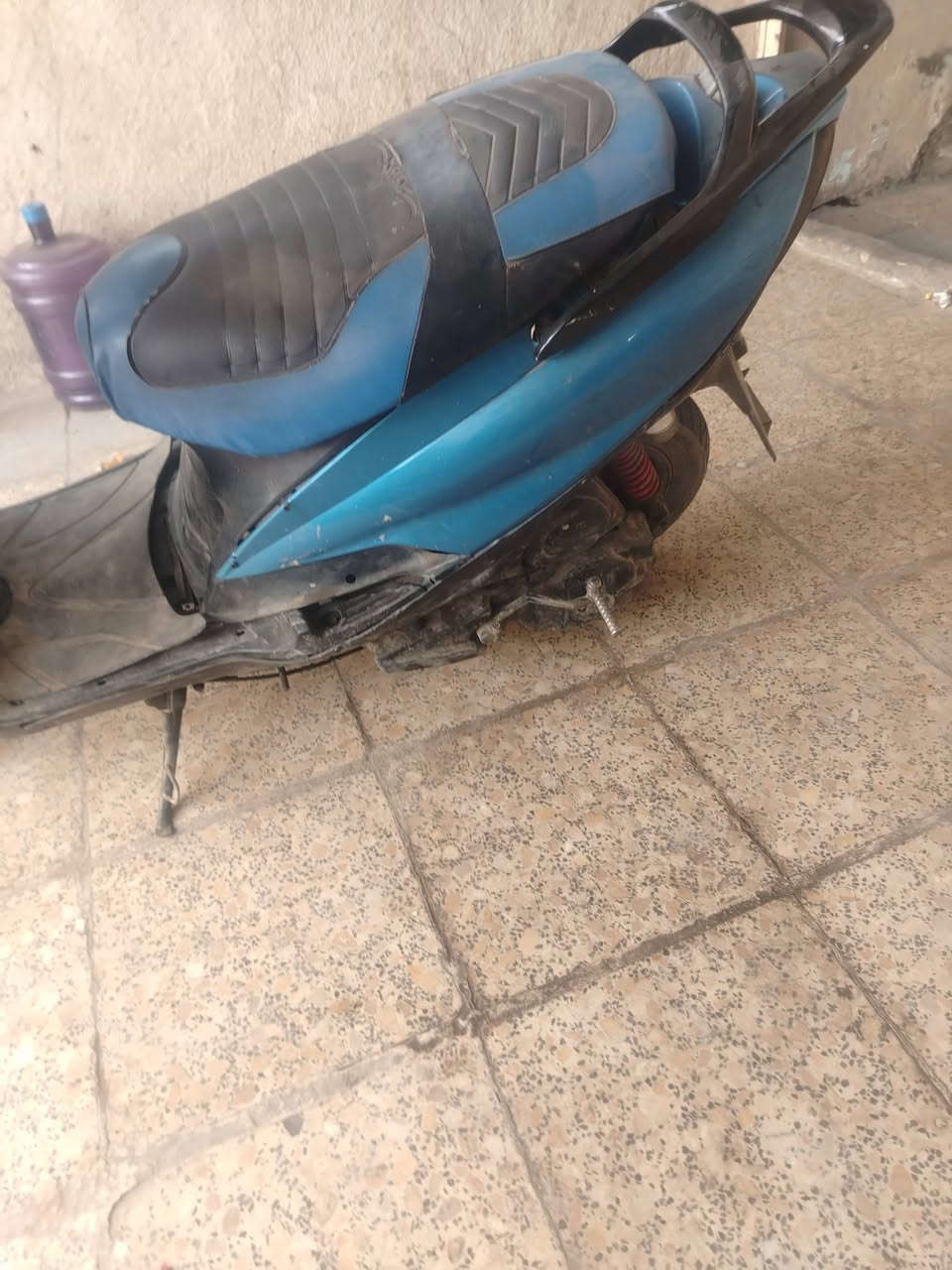 دراجه للبيع طافيه شباب إني أخذته 300الف طفت عندى وجفتتهه 80      وماطولت عندي هوايه.  هم رجعت طفت.    هندر لاطش وسلف.   واكف   الف صارت عليه 400 له  شي علئ شى ابيعه 250 لي يريده بمكاني بغداد بياع تقاطع درويش. ***********
