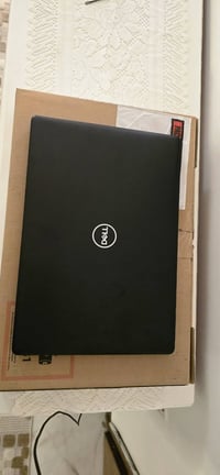 حاسبة دل موصفاتها موضحة امامكم نظيفة جدا اسمها Dell lnspiron 3593 الجي...