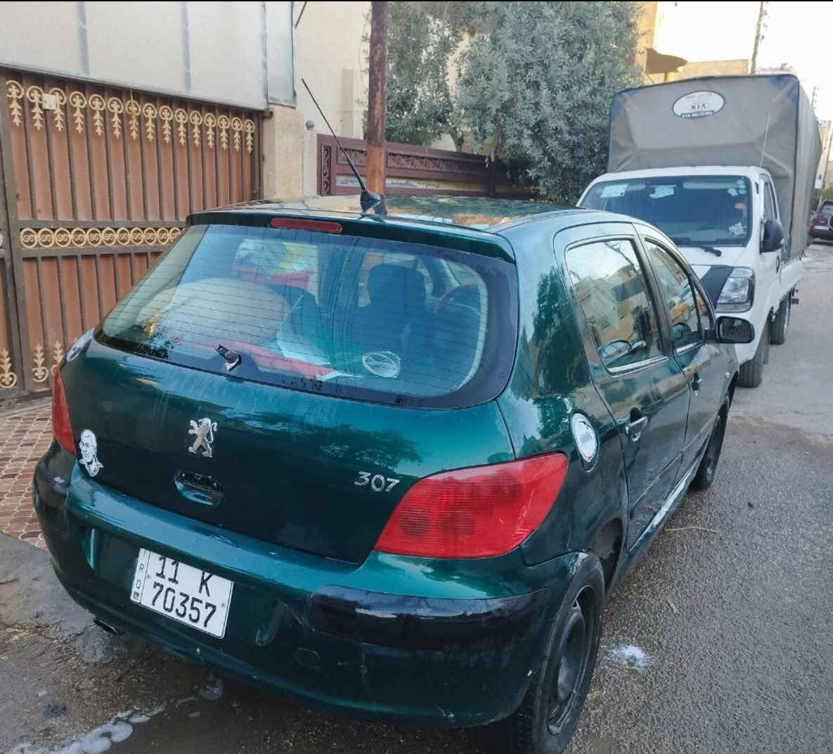 السلام عليكم
بيجو فرنسي مديل ٢٠٠٥ 

ومحورة كورلا بيكاجيو ١٦٠٠

المكينة الكير كلهن زينات 

الحدادية جديدة 

التايرات جيدة

رقم جديد هزة جديدة 

السيارة بيهة نقوصات الكهربائيات مالتهة عوزهة ترتيب اليدات مال الاشاير واللايت واكفة 

وبيهة البنيد طاير ظارب التريشة ومبدل البنيد

السيارة بسمي تحويل ثاني يوم رايدةه ب ٣٢ وبيهة مجال لطيبين الرقم  ***********  مكاني بغداد منطقت حي اور
